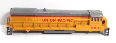 HO / UNBRANDED / UNION PACIFIC / DIESEL LOCOMOTIVE #824 / SHELL / BODY / PARTS - Image 1 of 4