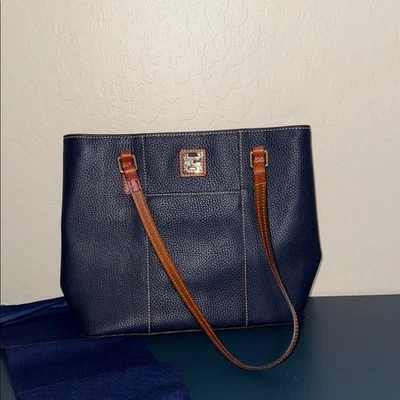 Bolsa de ombro Dooney & Bourke azul meia-noite - Imagem 1 de 4
