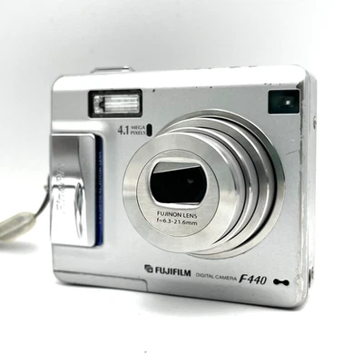 FUJIFILM FinePix F440 Compact Digital Camera From Japan - Image 1 of 4