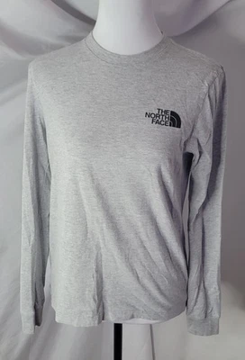 Camiseta informal gris manga larga The North Face para mujer pequeña gráfica cuello redondo Foto 1 de 4