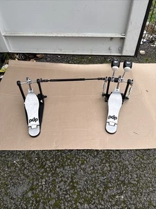 Versandkostenfrei. PDP Double Bass Drum Pedal. Bodenplatte. Zweifarbiger Schläger. - Bild 1 von 21