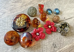 Lote de 23 botones de plástico celuloide baquelita vintage - Imagen 1 de 8