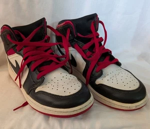 Nike Air Jordan Mid Basketball Sneakers Youth Size 5 Red White Black - Picture 1 of 10