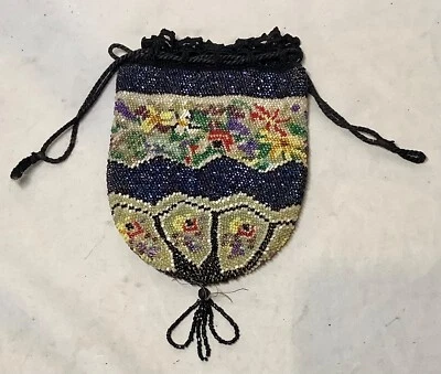Cartera vintage Art Deco con micro cuentas con cordón floral Foto 1 de 4