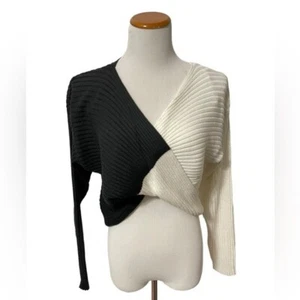 Lush Women’s NWT Twist front Black and White Color Block Sweater size Small - Bild 1 von 12