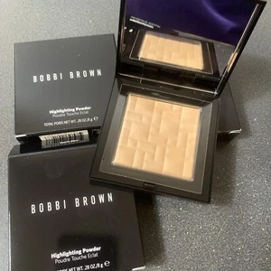 New BOBBI BROWN HIGHLIGHTING POWDER SHADE QUARTZ GLOW, IN BOX .28 OZ, Batch:A22 - Picture 1 of 6