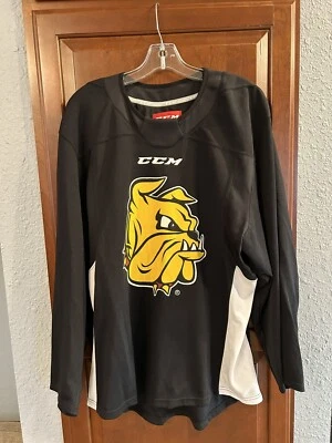 Camiseta deportiva de hockey CCM Minnesota Duluth Bulldogs negra/blanca para hombre pequeña nueva con etiquetas Foto 1 de 4