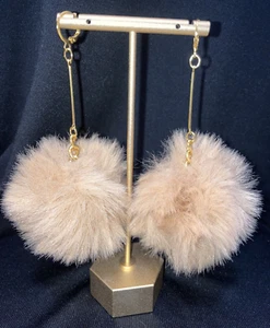 Soft Fur Ball Pom Pom Drop Earrings - Tan - Bild 1 von 3