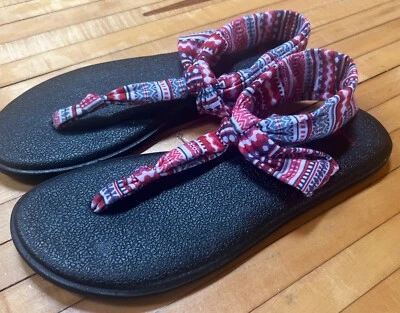 Sandalias chanclas SANUK rojas/blancas aztecas con estera de yoga EE. UU. 9 USADAS EN EXCELENTE ESTADO Foto 1 de 4
