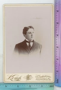 Junger Mann Anzug mit Krawatte Kemp Scranton PA Schrankkarte um 1870 - Bild 1 von 1