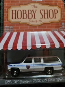 Greenlight The Hobby Shop Serie 16 1985 GMC Suburban 2500 mit Polizei... - Bild 1 von 8