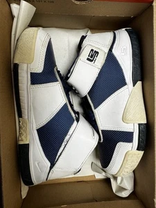 Size 2 YOUTH - Nike Zoom LeBron 2 Retro USA 2004 vintage - Picture 1 of 7