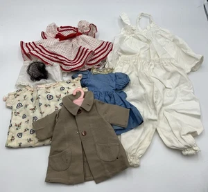 Vintage 50’s Lot Kleider und andere Kleidung für Puppen (8 Bilder) - Bild 1 von 9