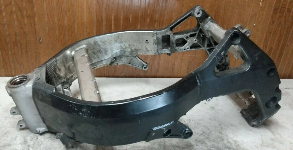 QUADRO PRINCIPAL 1999 Honda CBR900RR  - Imagem 1 de 4