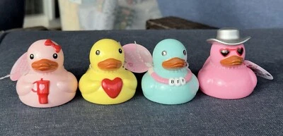 4只橡胶鸭泳池小鸭浴缸水玩具JEEP装饰BFF粉彩心形 — 第 1/4 张图片