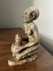 VINTAGE African Shona (Zimbabwe) green soapstone sculpture of a woman SIGNED - Picture 1 of 14