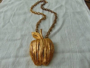 collana ciondolo mela grande firmata Erwin perla vintage - Foto 1 di 5