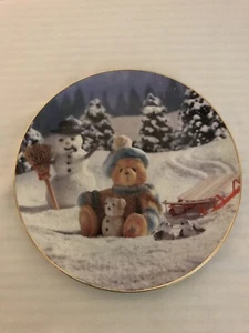 The Hamilton Collection - A New Year With Old Friends - Cherished Teddie Plate - Picture 1 of 3