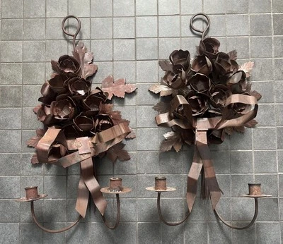 Apliques de pared colgantes con arco floral de dos tole de metal 18” H India Foto 1 de 4