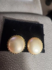 Emmons Signed Patent Pending Vintage White Cabochon Clip On Earrings Vintage 1" - Picture 1 of 5