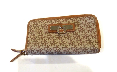 DKNY Cartera Lona Marrón, 14 Ranuras para Tarjetas Foto 1 de 4