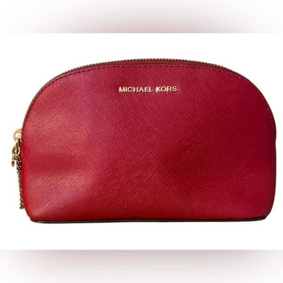 Bolso de Cosméticos Michael Kors Rojo con Acentos Dorados y Tirador de Cremallera 7.5x5x3 Usado en Excelente Condición Foto 1 de 4