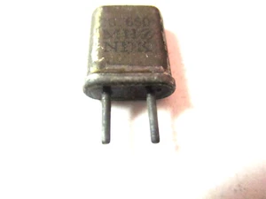 NDK Radio Crystal 26.650 MHz 1mm / 0.04in X 6mm long X 5mm Spaced Leads Vtg - Zdjęcie 1 z 2