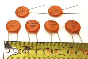High voltage ceramic capacitors. 3300 pF 3 kV  Set of 20. New - Picture 1 of 1