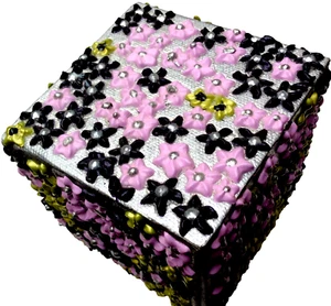 Cube Decorated Pack of 1 Coffee Table Decor 8.5 x 8.5 x 8.5cm Original Artwork - Picture 1 of 6