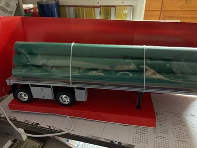 1/32 NEW RAY  NEW SILVER FLATBED W/BLUE LONG PIPES NO ,PACKAGING #B 644 - Image 1 of 3