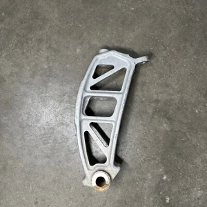 10 11 POLARIS RUSH PRO RIDE 600 LEFT SUSPENSION SPINDLE 1823468 24371 - Picture 1 of 6