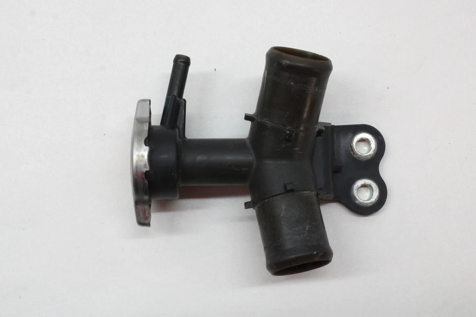 Toyota Prius C 2014 motor refrigerante cuello de llenado fabricante de equipos originales 12 13 14 15 16 17 18 19 Foto 1 de 4