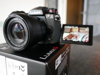 Panasonic LUMIX DC-G9LEG-K Spiegellose Systemkamera (Kit mit 12-60mm. 3,5-5,6) - Bild 1 von 3