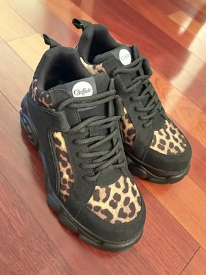 Tênis plataforma Buffalo London estampa de leopardo animal tamanho 9 - Imagem 1 de 4