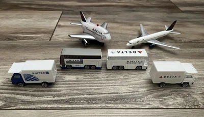 Juego de aviones United Delta Airlines Die Cast Shuttle Bus Camiones Realtoy Lote de 6 Foto 1 de 4