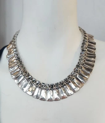 Collar llamativo Uno de 50 elementos de cristal enchapado en plata Foto 1 de 4