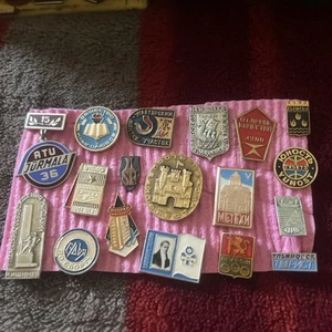 Vintage Badge Collection -1970’s - Picture 1 of 8