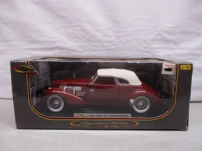 Signature Models 1937 Cord 812 Supercharged 1/18 HH Red - Image 1 of 2