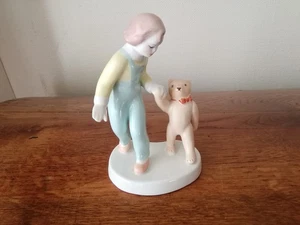 Statua in porcellana Aquincum Ungheria figura in porcellana bambino bambina con orsacchiotto 15 cm - Foto 1 di 4