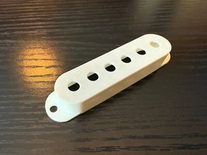 1961-1974 Fender Stratocaster White Pickup Cover - Picture 1 of 6