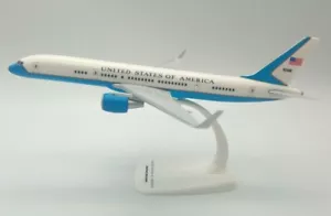 New! PPC 223090 USAF Boeing C-32A (757-200) "Air Force One" 90016 - 1:200 model - Picture 1 of 3