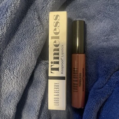 Lápiz labial Lord & Berry Timeless a prueba de besos Bazaar lápiz labial mate #6422 nuevo Foto 1 de 2