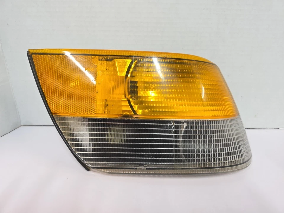 Conjunto de señal de giro clásico SAAB 900S 1987-1993 delantero derecho/lado del pasajero Foto 1 de 4
