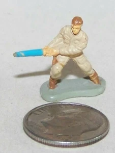Very Small Micro Machine Plastic Star Wars Luke Skywalker with Light Saber - Picture 1 of 2