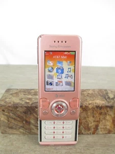 Sony Ericsson Walkman W580i - Pink - Picture 1 of 8