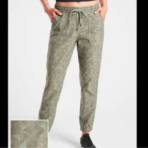 ATHLETA STRATUM CAMO OLIVE ELASTIC WAIST FARALLON JOGGER PANTS Size 10 - Picture 1 of 8