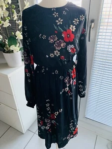 Schickes Kleid Neu H&M Gr 44 Schwarz m Blüten Blogger 🌸 Zara - Bild 1 von 7