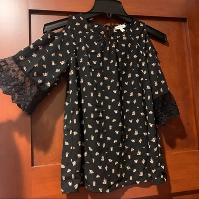 Monteau 花卉露肩蕾丝上衣,尺寸 L — 第 1/4 张图片