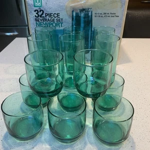 Lote de 32 vasos de vidrio verde esmeralda Newport tamaño Asstd Anchor Hocking vintage - Imagen 1 de 10