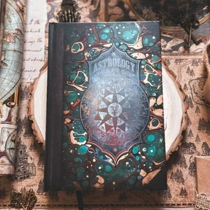 Wizarding Trunk Harry Potter Underrated Magical Subjects Astrology Notizbuch NEU - Bild 1 von 4